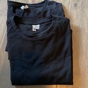 2 black t shirts